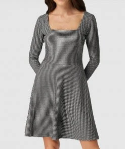 HUGO Minikleid Mit Hahnentrittmuster Modell 'NESSILA' - Mittelgrau -Vera Wang Shop 8gr4icql991jchhna9ajiipi85436gpg9grk2hai6963gdq8ap336ipk95b4aki194q4eihp9splcgiiako6ac9h71h68p1pc8omcc1k74p3ce1hckq38c9h6cpj6ohpc8qj8p8