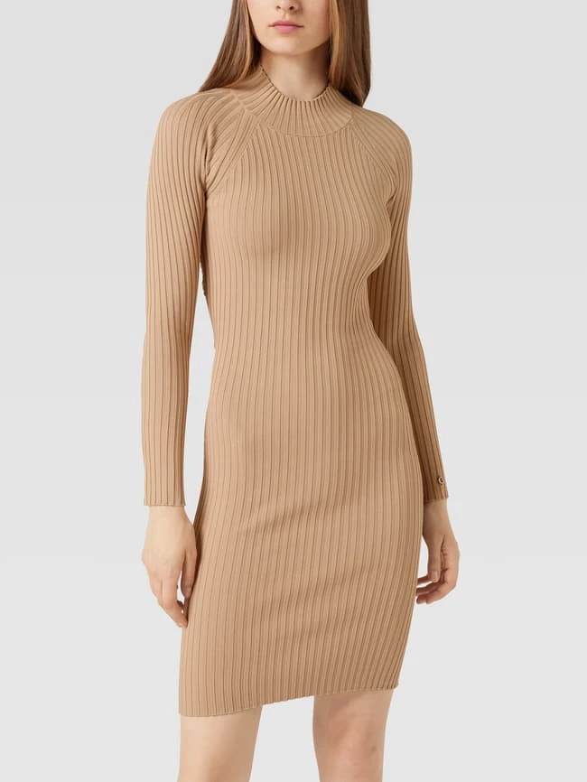Guess Knielanges Kleid In Ripp-Optik - Sand 4 Guess Knielanges Kleid In Ripp-Optik - Sand – Bild 4