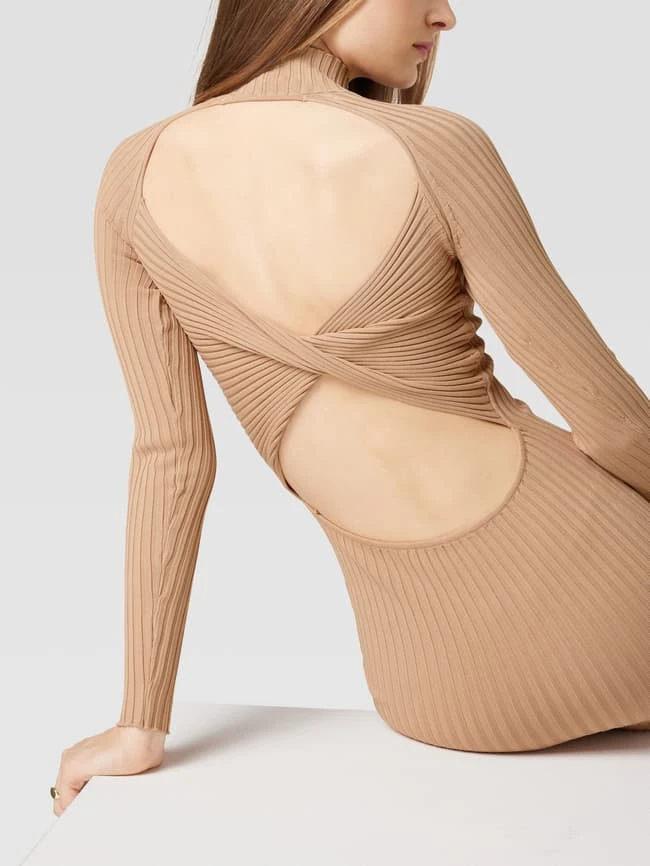 Guess Knielanges Kleid In Ripp-Optik - Sand 3 Guess Knielanges Kleid In Ripp-Optik - Sand – Bild 3