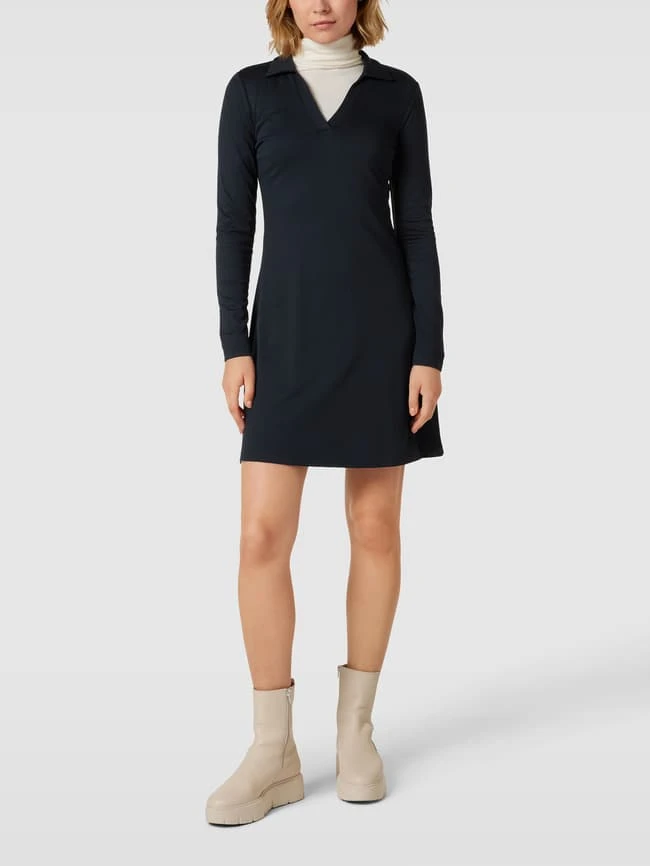 Esprit Knielanges Kleid Mit V-Ausschnitt - Schwarz 1 Esprit Knielanges Kleid Mit V-Ausschnitt - Schwarz