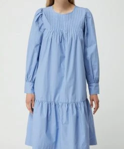 Second Female Kleid Mit Biesen Modell 'Ula' - Bleu -Vera Wang Shop ad4l4eae8d754lhi61a3ilak9sq4ecai6l1l0h2b9lak8k2g8ha4chi268qjiki5ah33ehim6d734ia29t3jie1jc5h32dr4c4qjcopk71ij0o9h6sp30d32c5gj2dhgc8pjap0