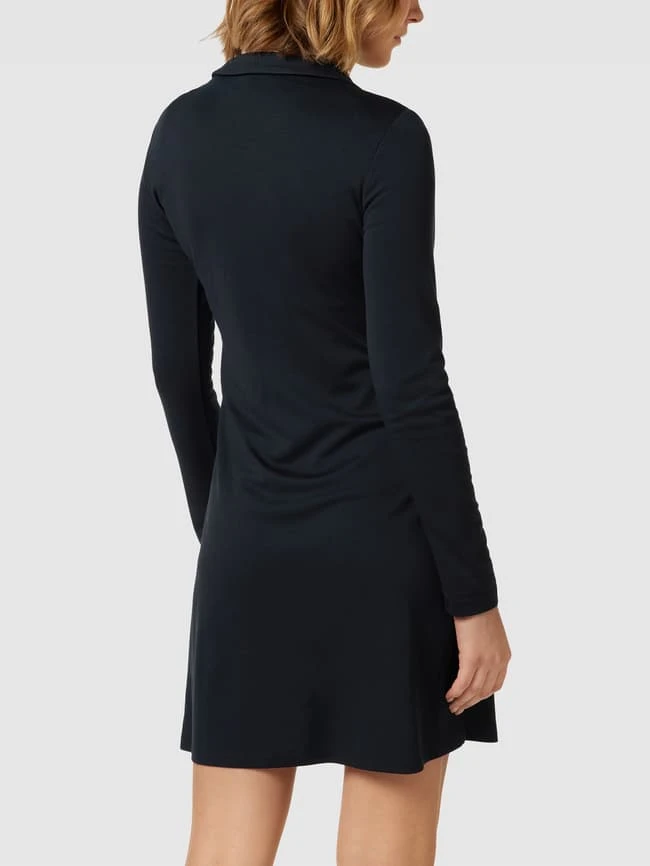 Esprit Knielanges Kleid Mit V-Ausschnitt - Schwarz 5 Esprit Knielanges Kleid Mit V-Ausschnitt - Schwarz – Bild 5