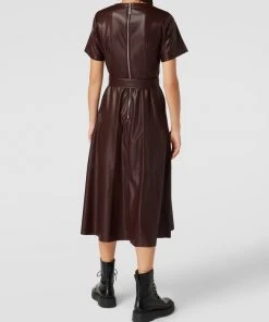 HUGO Midikleid In Leder-Optik Modell 'Kallea' - Mittelbraun 9 HUGO Midikleid In Leder-Optik Modell 'Kallea' - Mittelbraun -Vera Wang Shop aool6hig9l8kecpnaks38iim9933ie246p64sc2j719l8iqa64r34i9na0p4sk21ap83al2l68qksk1nako68e1l6ph36dpi6gs3aopkc5ij4e1l64pj6c356pgjepj565ij0p0
